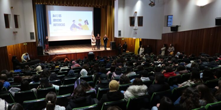 Há 30 candidatos a Jovem Autarca de Porto de Mós