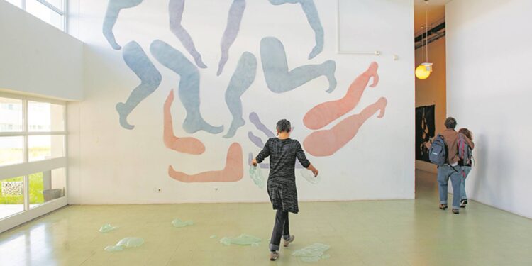 Criações de 400 estudantes da ESAD.CR na exposição do ano