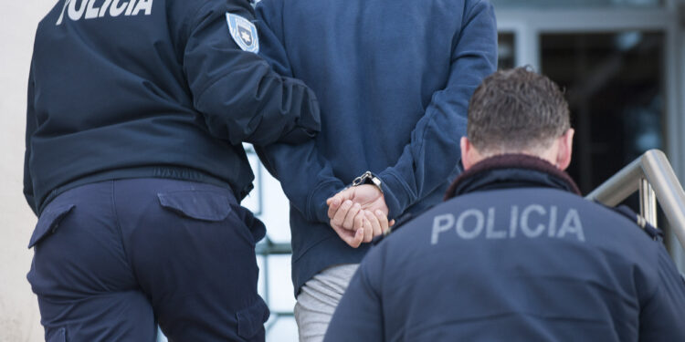 Homem detido por agressão a grávida em Peniche